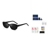 블랙 프레임 + 블랙 렌즈 스타일