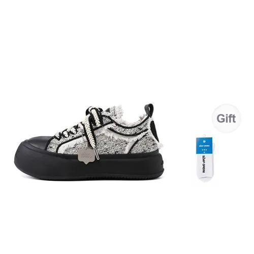 SOAP OPERA Basic Collection Anti Slip And Wear Resistant Height Increasing Low Top Canvas Shoes Unisex Black White