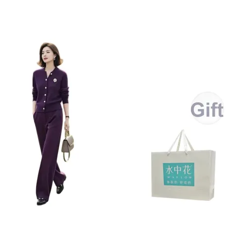 Flowers in water Повседневный костюм женский