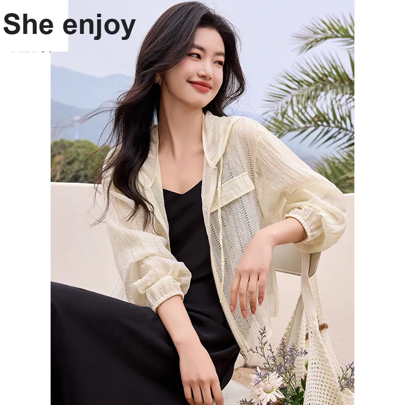 She Enjoys Cropped Coat Women's Beige-2