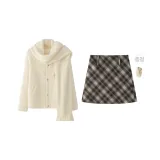 카키 브라운 바디콘 스커트 + 화이트 스웨터 (Scarf 탈부착 불가) 포함, 무료 곰돌이 액세서리