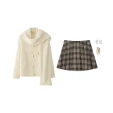 브라운 A라인 스커트 + 화이트 스웨터 (Scarf 탈부착 불가) 포함, 곰돌이 액세서리