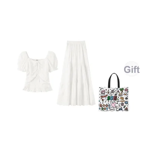 SOIE Женские комплекты с юбкой