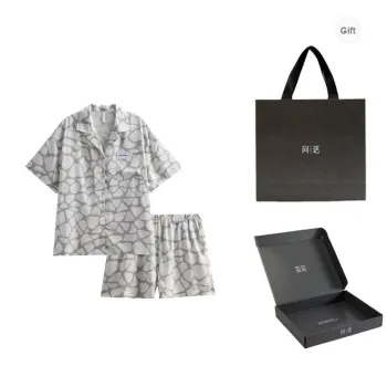 Same Language Pajama Gift Box Women's Snow White · Floating Water