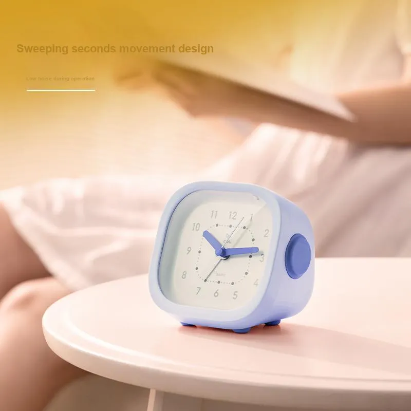 Deli Sweeping Seconds Movement Plastic Alarm Clock Unisex-3