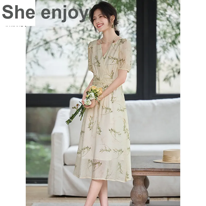 She Enjoys Short Sleeved Dress Women's Light Green-2