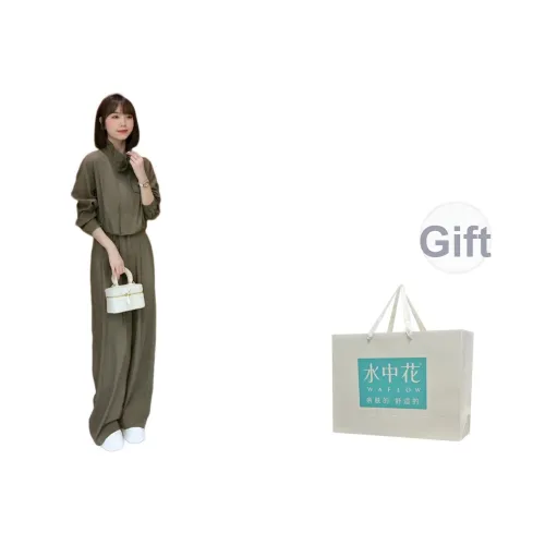 Flowers in water Повседневный костюм женский