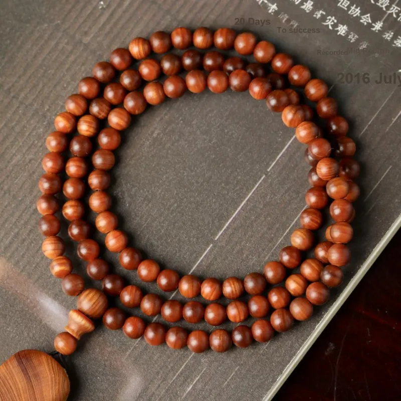 Santan Lodge Thuja Necklaces Unisex-2