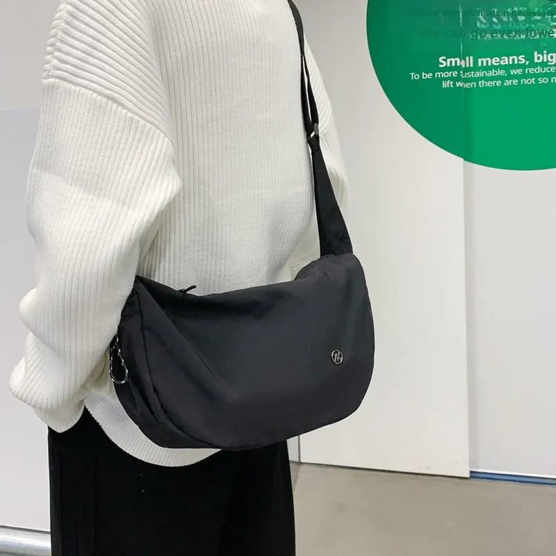 Tong Tong Rabbit Nylon Shoulder Bag Unisex Egg Yolk Flowing Sand \ Black \ Orange \ Vanilla Cream-9