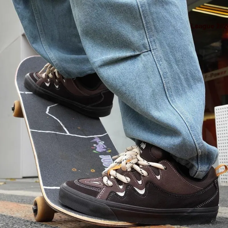 GOLUCK Coverage Cushioning Low Top Skateboard Shoes Unisex Chocolate Brown-2