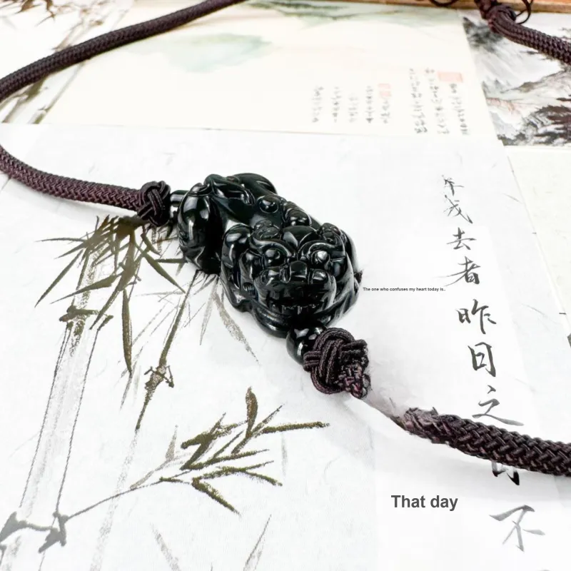 Tang Zhi Obsidian Necklaces Unisex-10