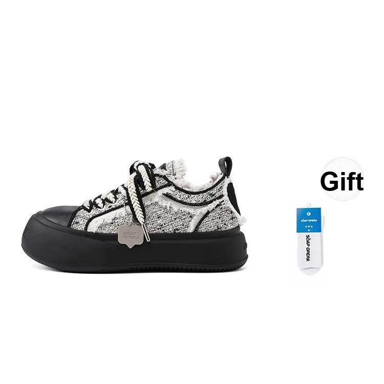 SOAP OPERA Basic Collection Anti Slip And Wear Resistant Height Increasing Low Top Canvas Shoes Unisex Black White