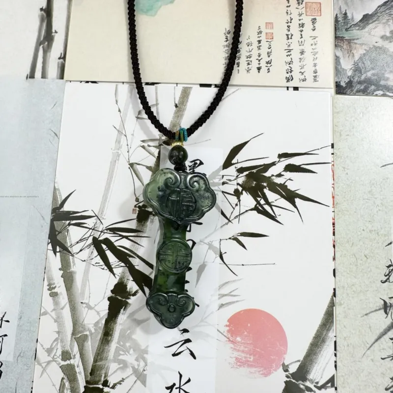 Tang Zhi Serpentine Jade Necklaces Unisex-1
