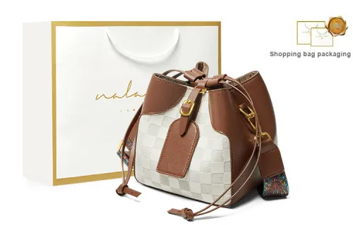 Narandu Shoulder Bags Off White With Brown