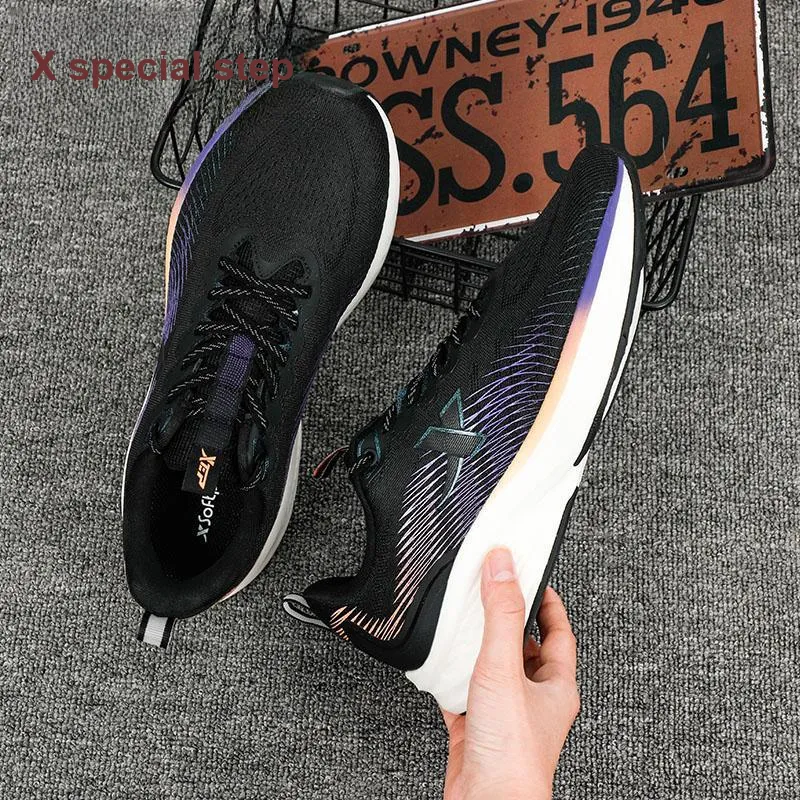 XTEP Cushioning Breathable Lightweight Low Top Running Shoes Men's Black-9