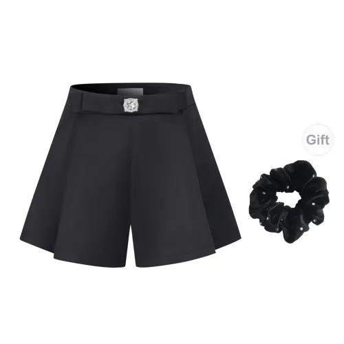 Three Quarters Casual Shorts Women's Black