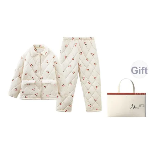 Пижамный комплект Red Beans At Home для женщин набор в подарочной коробке